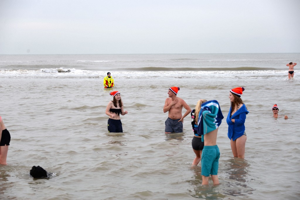 ../Images/Nieuwjaarsduik Nederzandt 2016 106.jpg